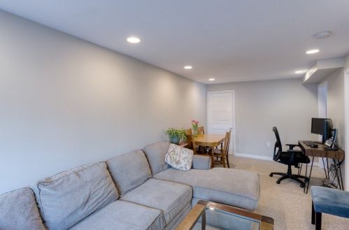 31 Indian Lk Pkwy, Worcester MA 01605-1215 exterior