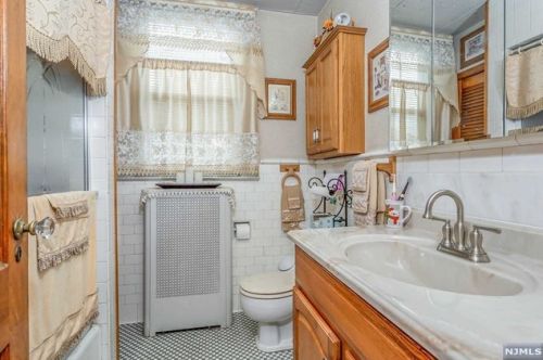 440 Belgrove Dr, Kearny NJ 07032-1628 exterior