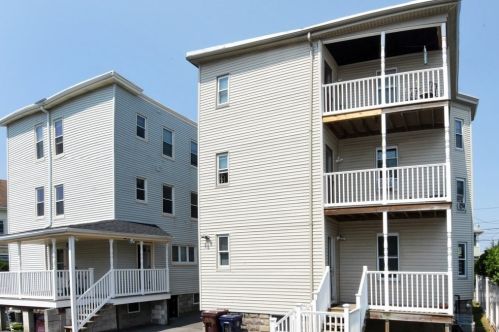 49 Highland Ave, Everett MA 02149-1434 exterior