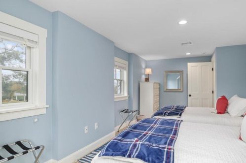 125 Seaview St, Chatham MA 02633-2330 exterior