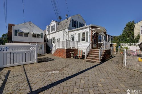 15 Louis St, Carteret NJ  07008-2105 exterior