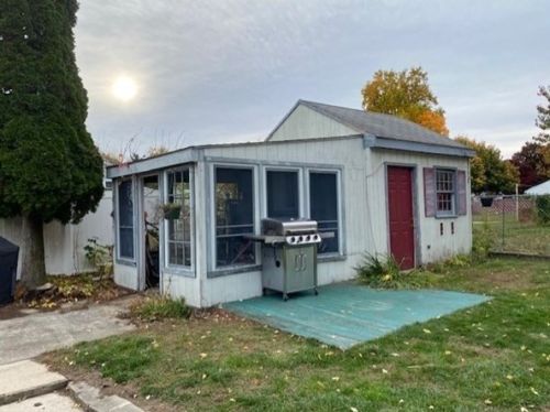 87 Golf Ave, Methuen MA 01844-6221 exterior