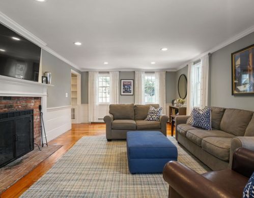 4 High St, Southborough MA 01772-1423 exterior