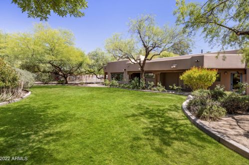 2020 Bethany Home Rd, Phoenix AZ 85014-2434 exterior