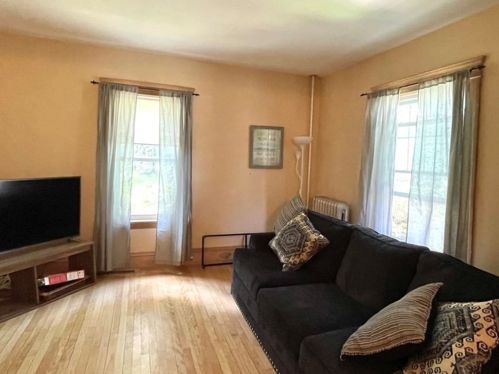 8 Hadwen Ln, Worcester MA 01602 exterior