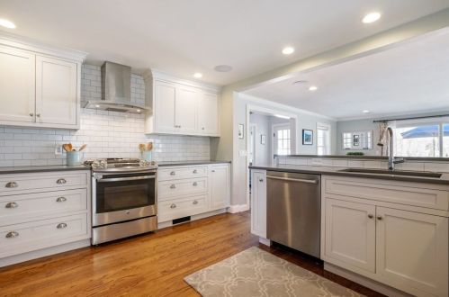 58 Taylor Ave, Dedham MA 02026-5104 exterior