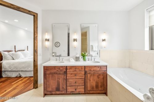 3228 Lower Saddleback Rd, Park City UT 84098-5699 exterior