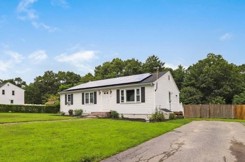 130 Hummingbird Ln, Taunton, MA 02718-1074