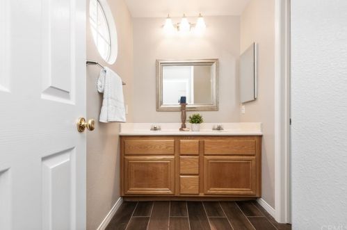 12 Bayfield, Irvine CA 92614-7907 exterior