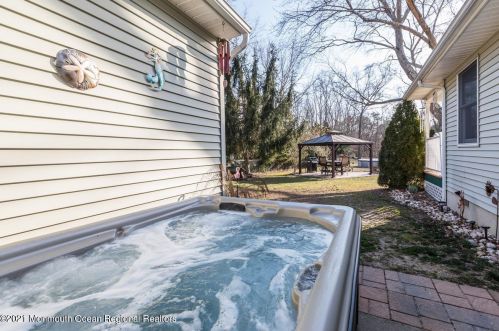 322 Stump Tavern Rd, Jackson Twp NJ 08527-3326 exterior