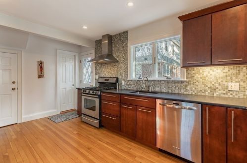 2 Bonad Rd, Milton MA 02186-3212 exterior