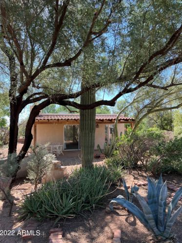 5702 Camelback Rd, Phoenix AZ  85018-3216 exterior