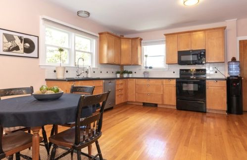 24 Blanchard Rd, Weymouth MA 02190-2840 exterior