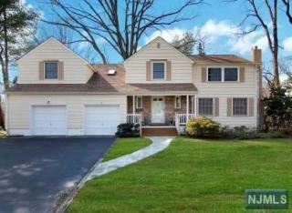 141 Windsor Rd, Tenafly NJ  07670-2642 exterior