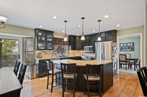 9232 Stone Ridge Cir, Sandy UT 84093-2698 exterior