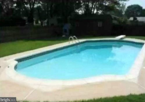 1037 Salem Ave, West Deptford NJ 08096-6062 exterior