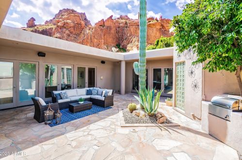 5761 Echo Canyon Cir, Phoenix AZ  85018-1270 exterior