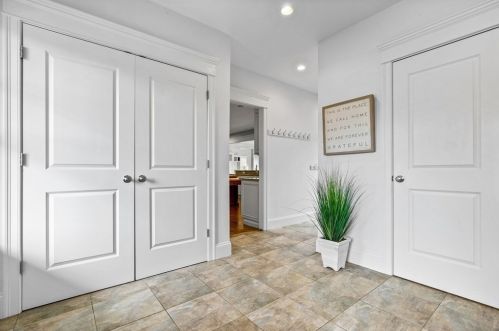 44 Canterbury St, Hingham MA 02043-1453 exterior