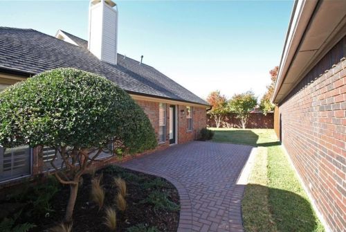 1313 Exeter Dr, Plano TX  75093-5222 exterior