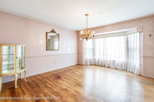 7 Pirates Cove Rd, Little Silver NJ 07739-1623 exterior