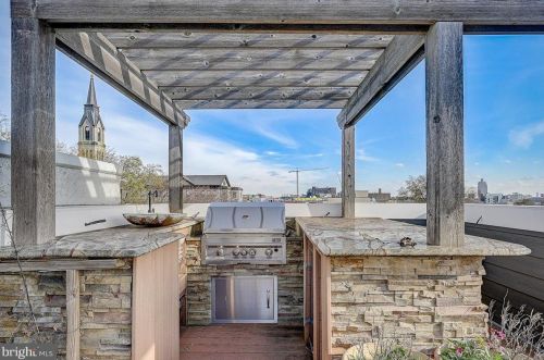 985 6th St, Philadelphia PA  19123-1405 exterior