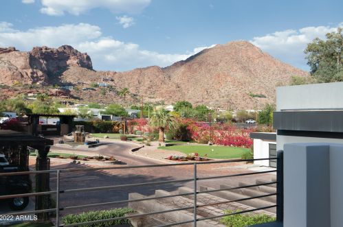 4621 Camelback Rd, Phoenix AZ 85033-1534 exterior