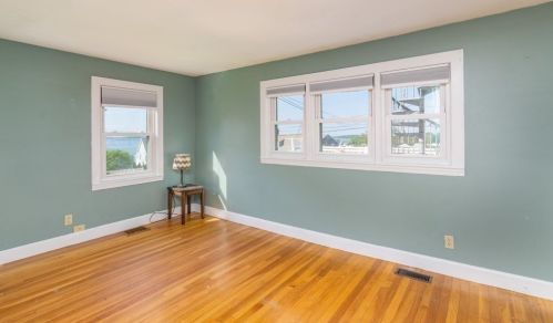 94 Great Hl Dr, Weymouth MA 02189 exterior