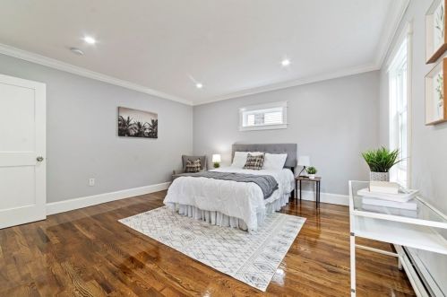 21 Beacon Pl, Chelsea MA  02150-1705 exterior