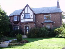 60 Eliot Memorial Rd, Newton, MA 02458-2704