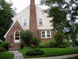 95 Oakdale Rd, Newton, MA 02461-1812