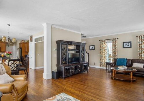 62 Chelsea Dr, Seekonk MA 02771-4923 exterior