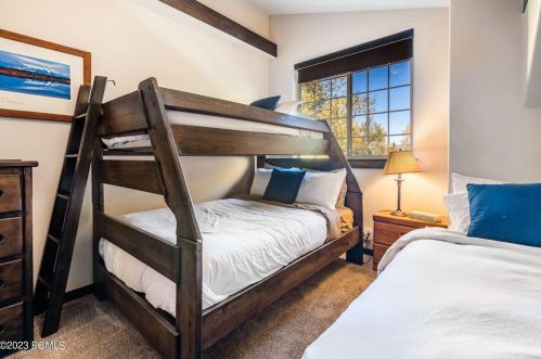 1390 Mdw Loop Rd, Park City UT 84098-5945 exterior