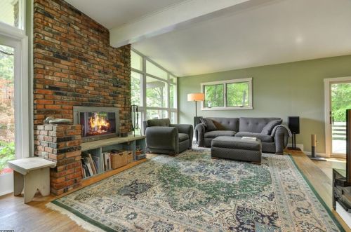 11 Robin Ln, Skyline Lakes, NJ 07456-2932