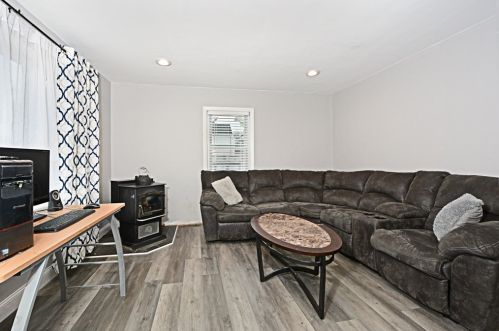 377 Main St, East Brookfield MA 01515-1703 exterior