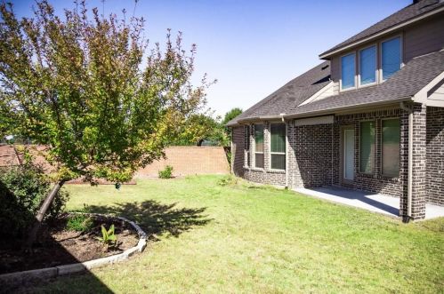 7959 Southfork Bnd, Irving TX 75063-4527 exterior