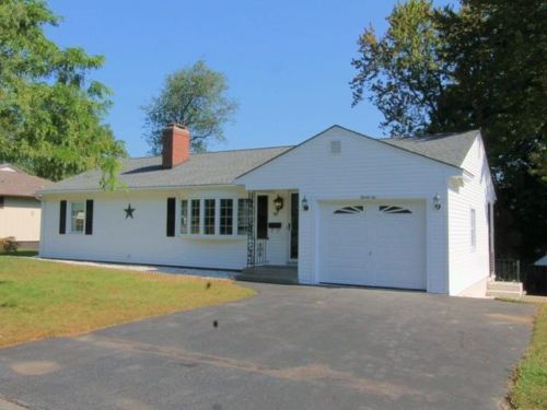 36 Oneida Ave, Worcester, MA 01606-1635