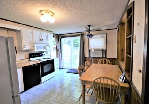 114 Henshaw St, Worcester MA 01603-1415 exterior