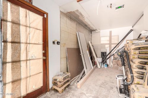 1332 Edgemont Ave, Phoenix AZ 85035-2212 exterior