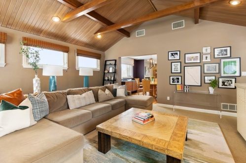 21 Cross Hl Rd, Newton MA 02459-3119 exterior