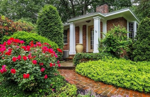 52 Woodleigh Rd, Dedham, MA 02026-3116