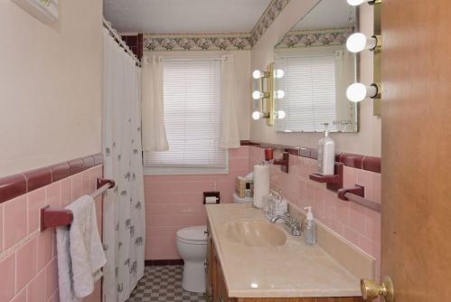 17 Brookline St, Worcester MA 01603-1508 exterior