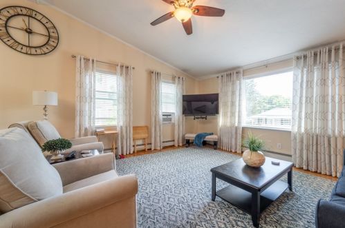 44 Rudolph St, Worcester MA 01604-3126 exterior