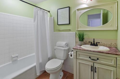 4934 Leeds Ct, Atlanta GA exterior