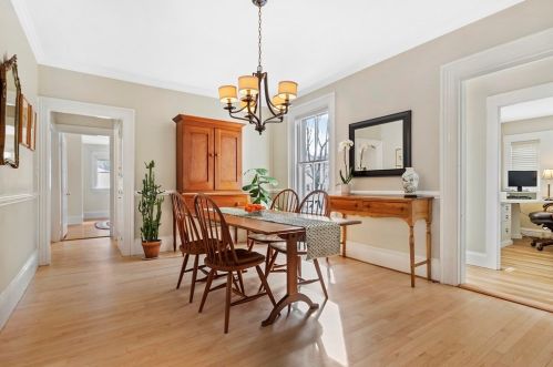 42 Maple St, Newton MA 02458-1712 exterior