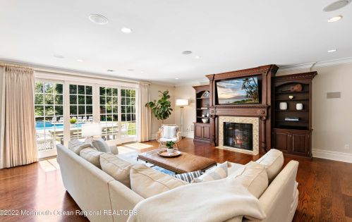 21 Vista Dr, Little Silver NJ  07739-1611 exterior