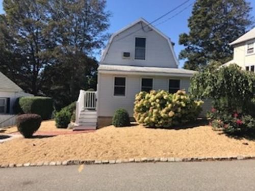 71 Squanto Rd, Weymouth, MA 02191-1617
