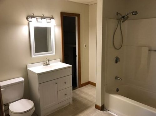 49 Hamlet St, Fall River MA 02724-3344 exterior