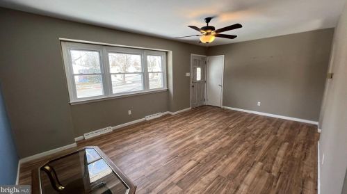 102 Military Dr, West Deptford NJ 08063-1506 exterior