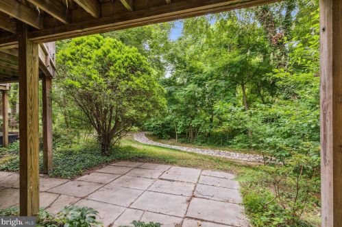 8951 Queen Maria Ct, Columbia MD 21045-2405 exterior