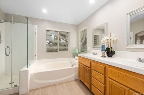 12 Bayfield, Irvine CA 92614-7907 exterior